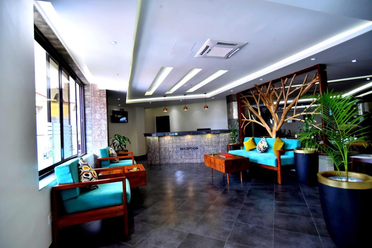 קמפאלה Victoria Mews Hotel מראה חיצוני תמונה
