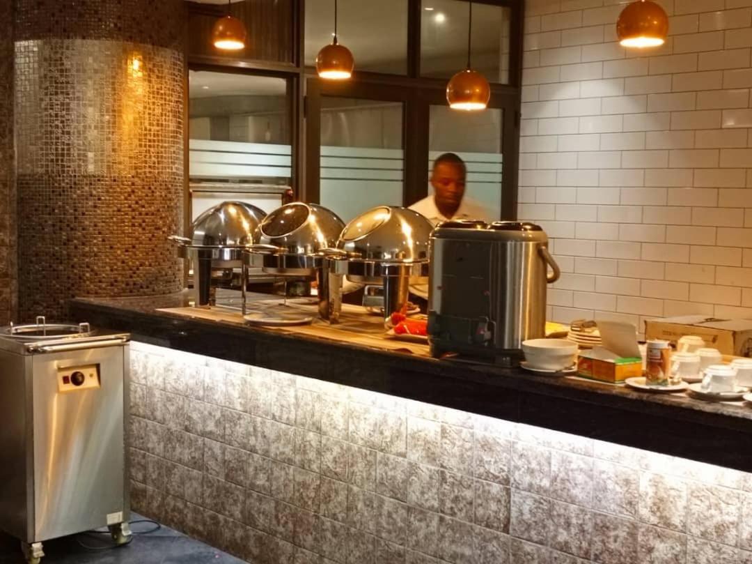 קמפאלה Victoria Mews Hotel מראה חיצוני תמונה